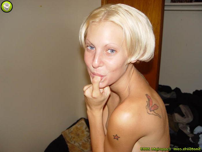 16P blonde girl picks nose