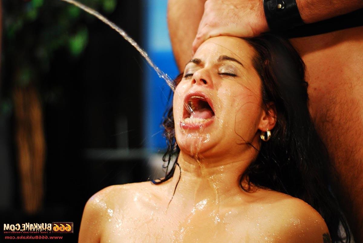 15P A pee thirsty brunette chick receives gallons of hot piss