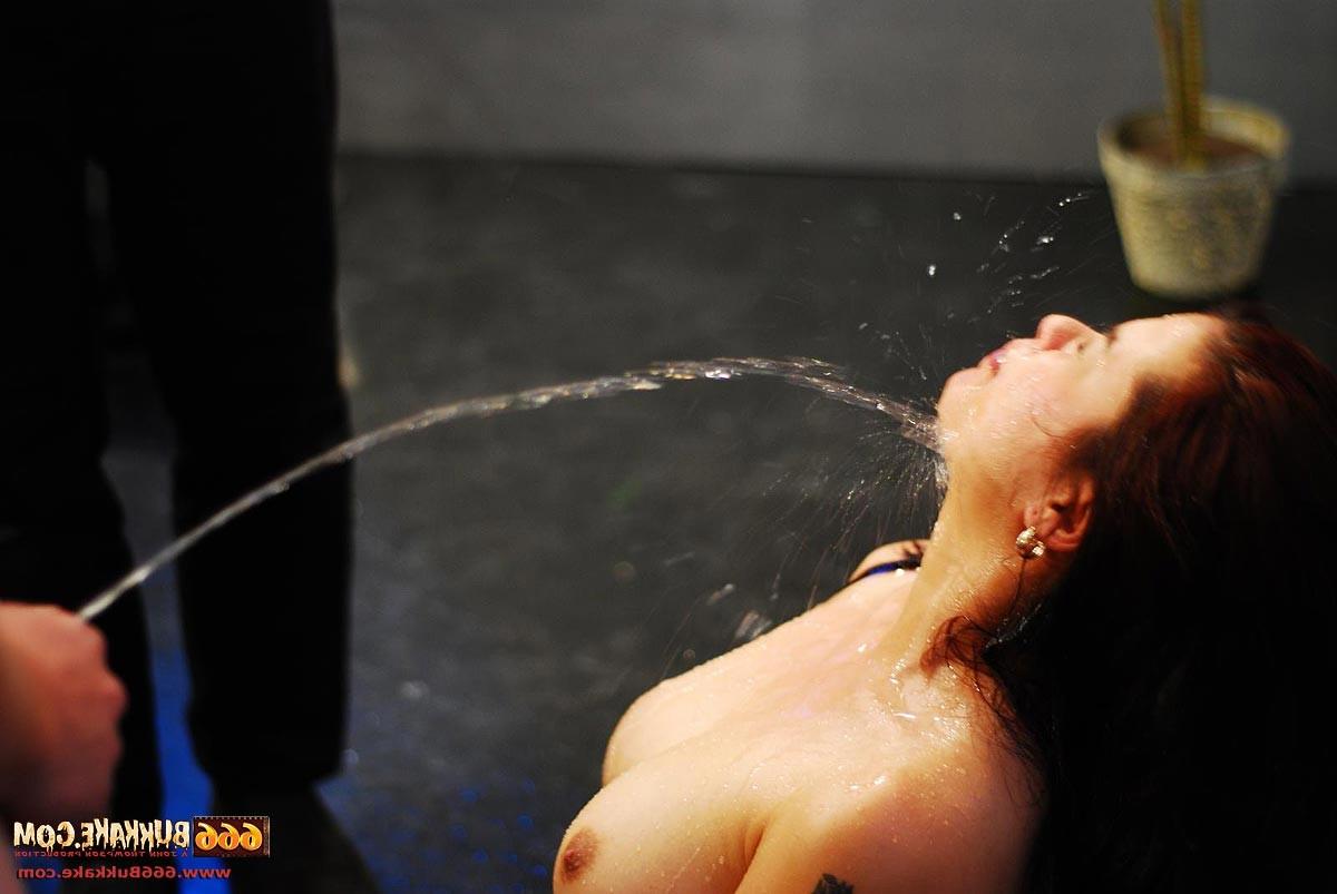 15P A pee thirsty brunette chick receives gallons of hot piss