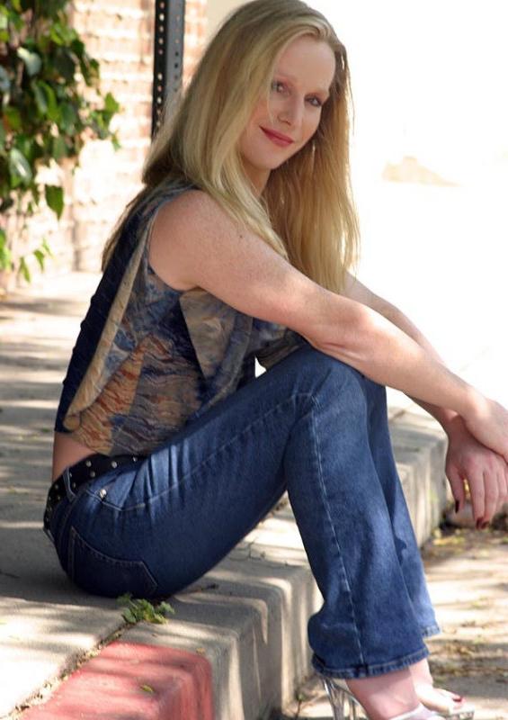 20P Blond tranny shows cock in backyard
