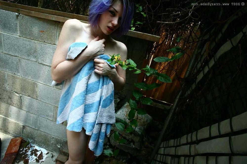 15P Goth teen crack whore shows her skanky shaven cunt