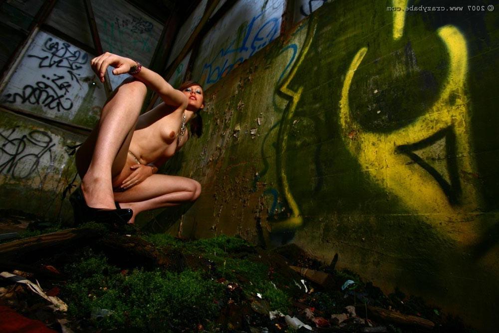 15P Stunning petite goth teen babe posing nude outdoor