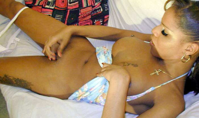20P Gifted ebony tranny with huge boobs