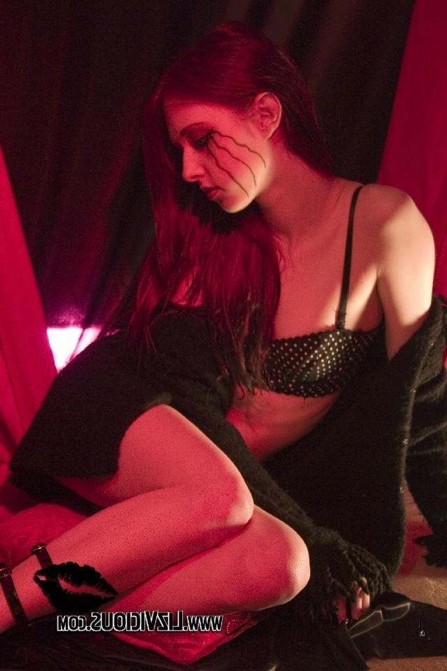 15P hot goth teen Liz Vicious