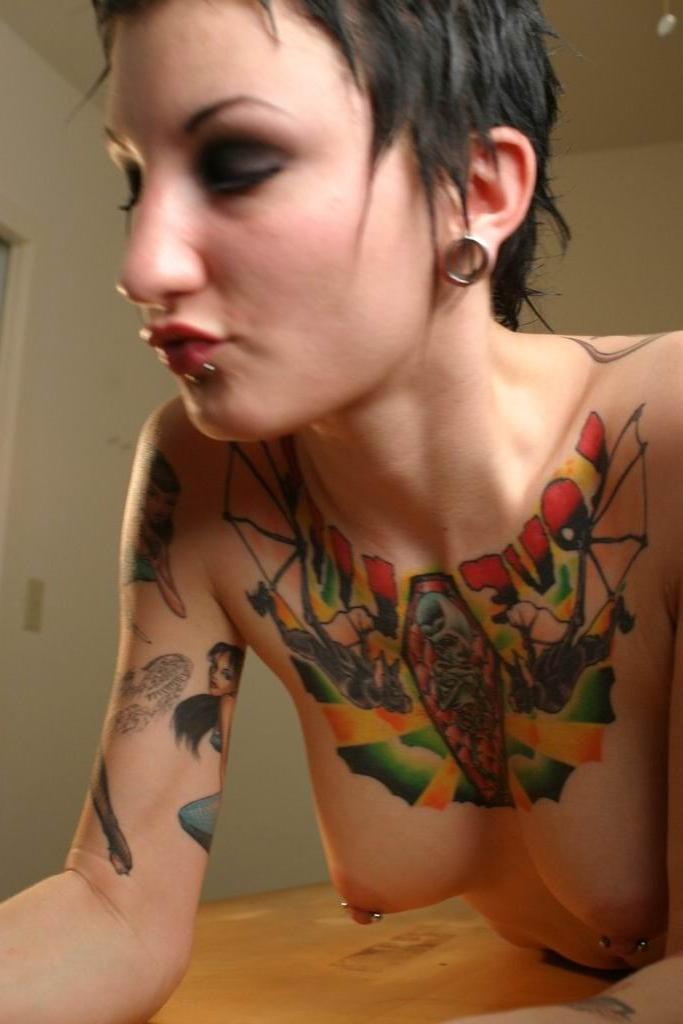 16P Impressive collection of piercings and tattoos on hot goth chick
