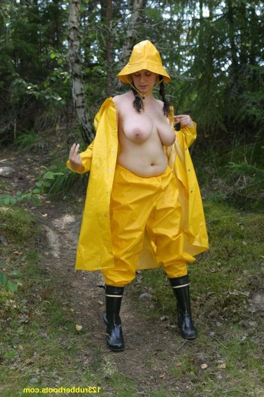 20P Sexy girl with rubber boots and yellow rainwear