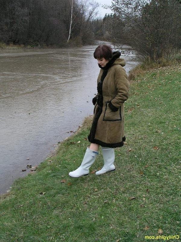 20P Girl with big tits in sexy rubber boots
