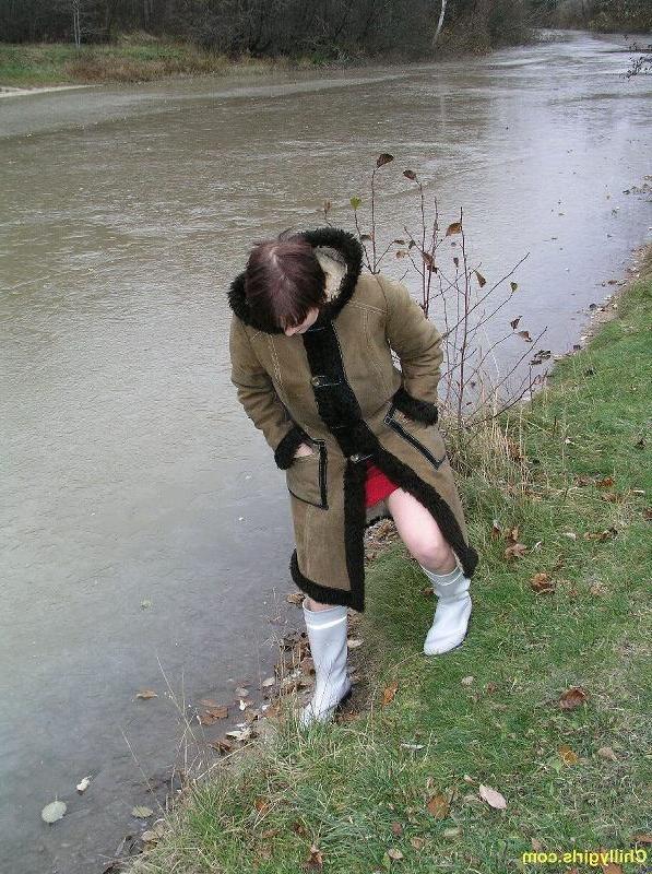 20P Girl with big tits in sexy rubber boots