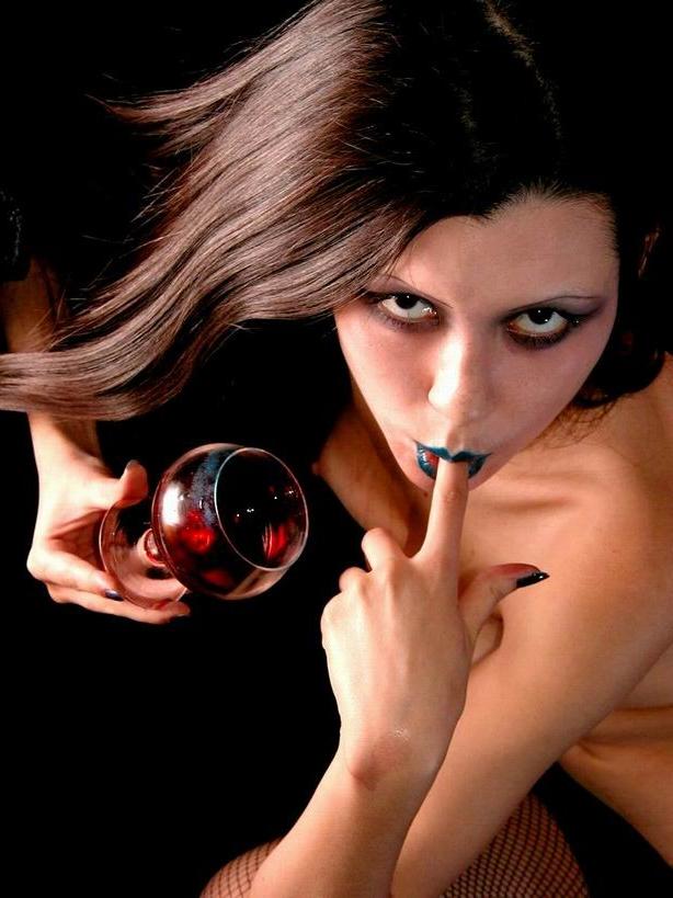 16P Gothic vampire teen posing