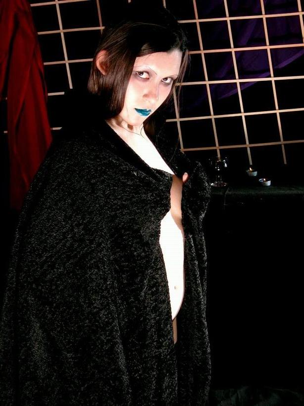 16P Gothic vampire teen posing