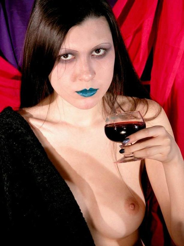 16P Gothic vampire teen posing