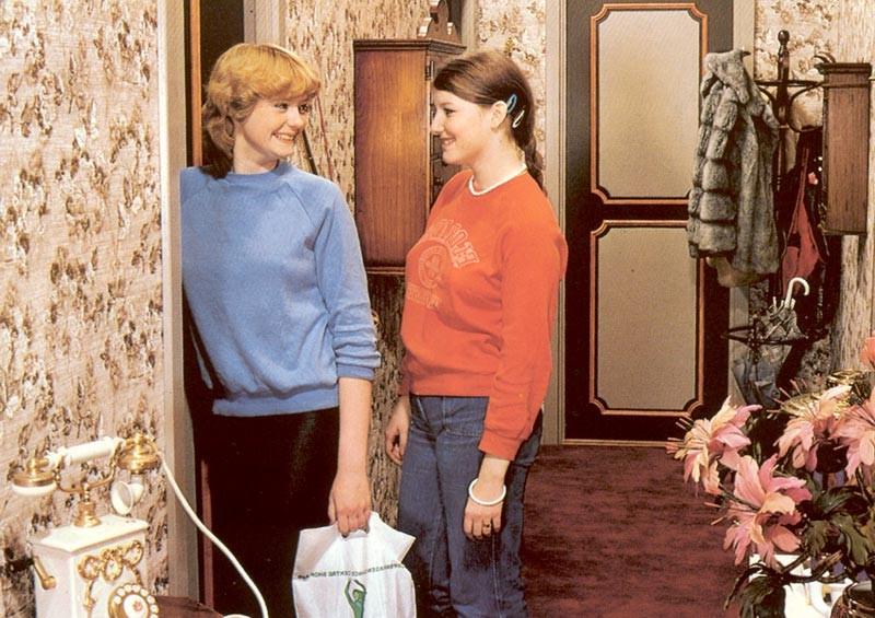 15P Two seventies girlies pleasing a retro cock