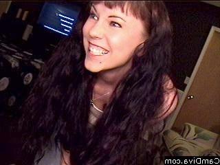 25P Brunette reviews odd sex toys on her webcam