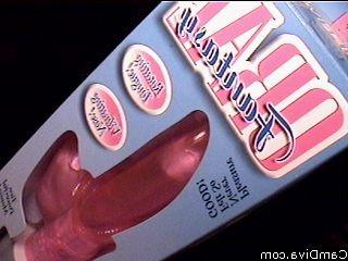 25P Brunette reviews odd sex toys on her webcam