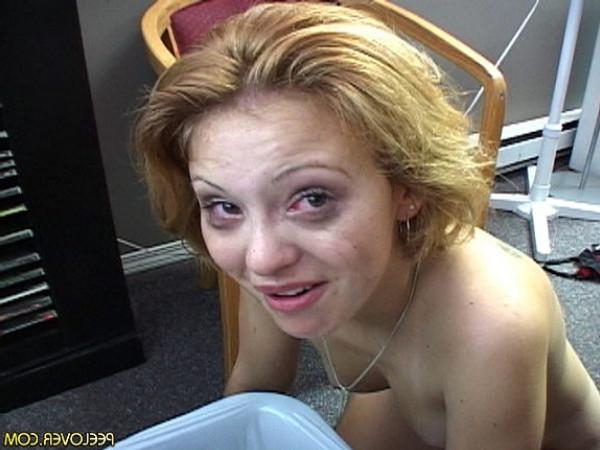 15P Bizzare pee drinking blonde