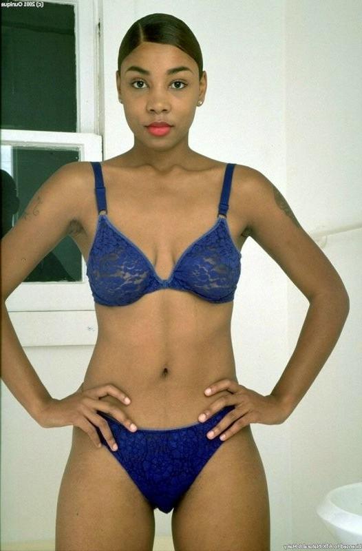 15P dark skinned jennifer shows her sexy curvery hairy goodies