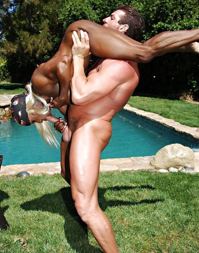 15P black female bodybuilder fucking and sucking