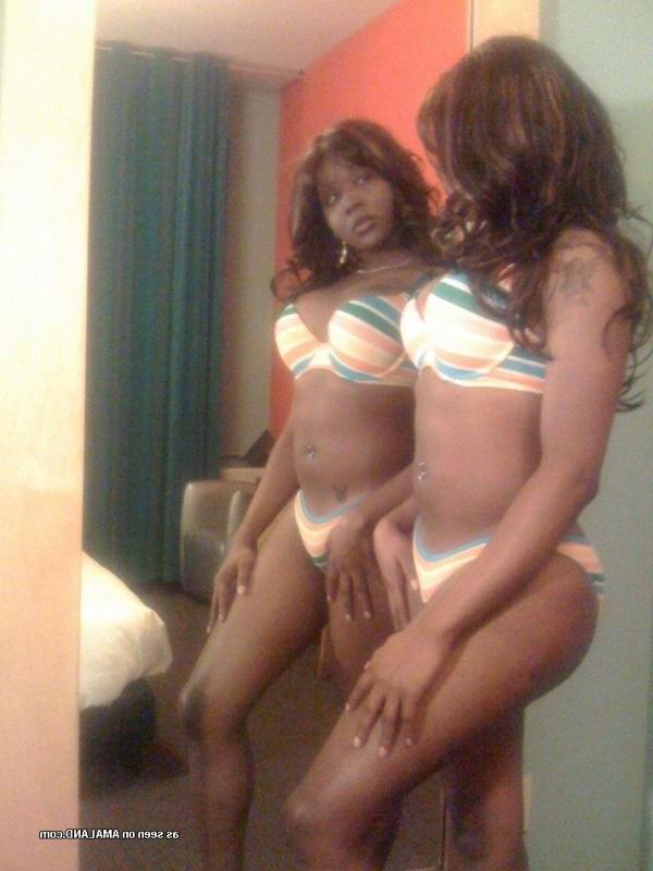 10P Model wannabe with a big booty posing in striped underwear