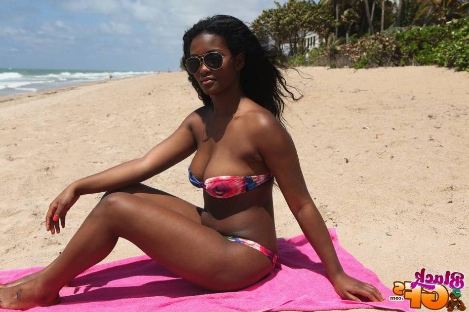 15P Gorgeous black slut being fucked by her exboyfriend