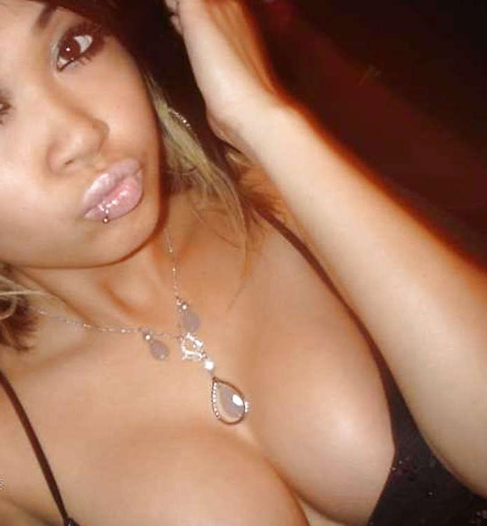 15P Bigtittied Filipina cleavage camwhoring