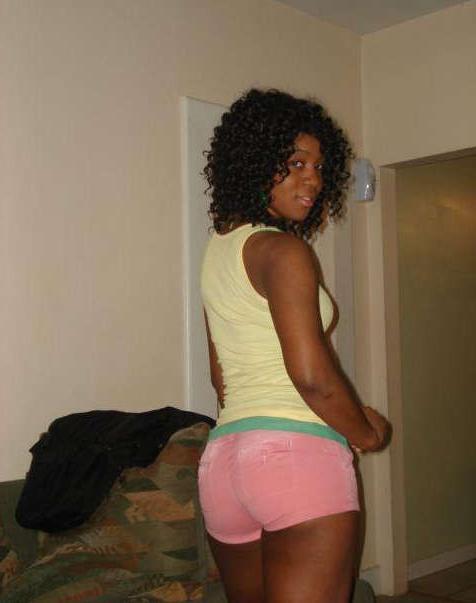 16P Hot babes with sexy black butts