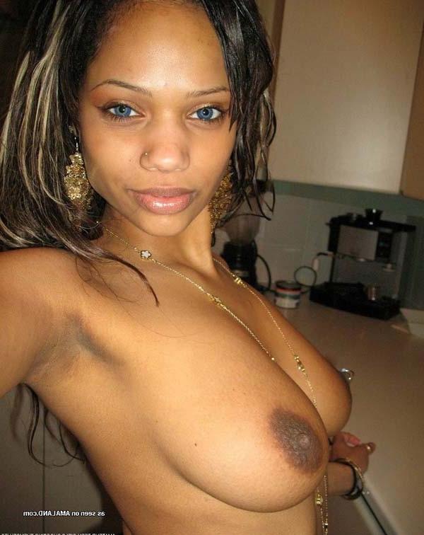 15P Real amateur black girlfriends showing off