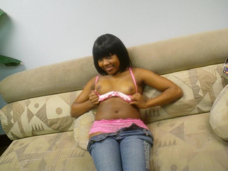 16P Amateur black girlfriend is shy at first but then she takes her clothes off