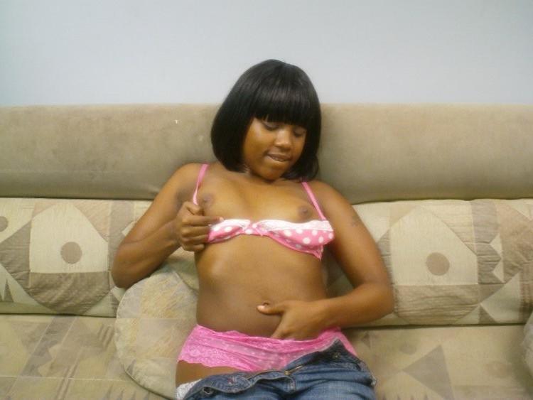 16P Amateur black girlfriend is shy at first but then she takes her clothes off