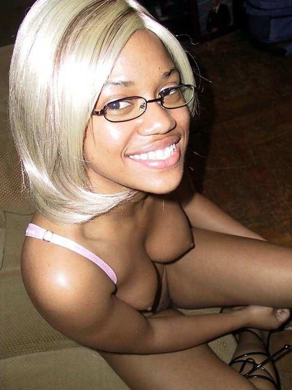 16P Black babe gets hard fucked sex and does blowjob