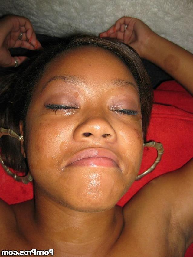 16P black chick wrapping white dick with her warm lips
