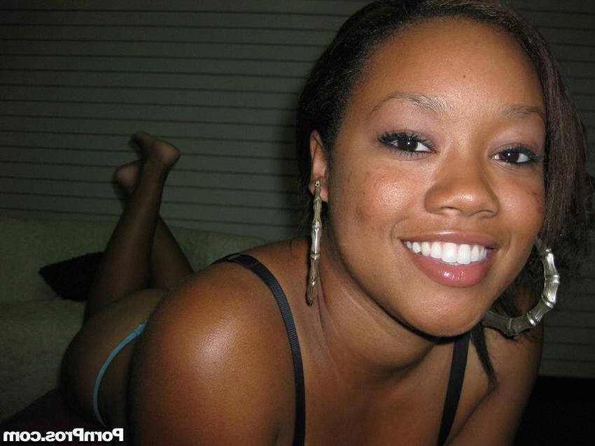 16P black chick wrapping white dick with her warm lips