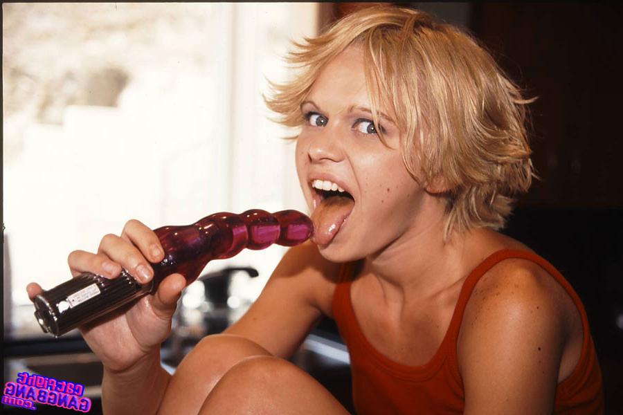 16P Black and blonde chicks lesbian action w/ toys in the kitchen