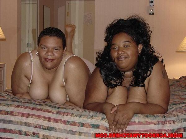 16P Hot big black mamas showing their big butts and big tits