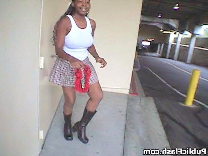 16P Curvy Black Booty Flasher Bares Big Boobs and Butt in Public