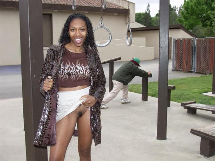 16P Black Chick Flashes Boobs n Pussy Outdoors in Public Park