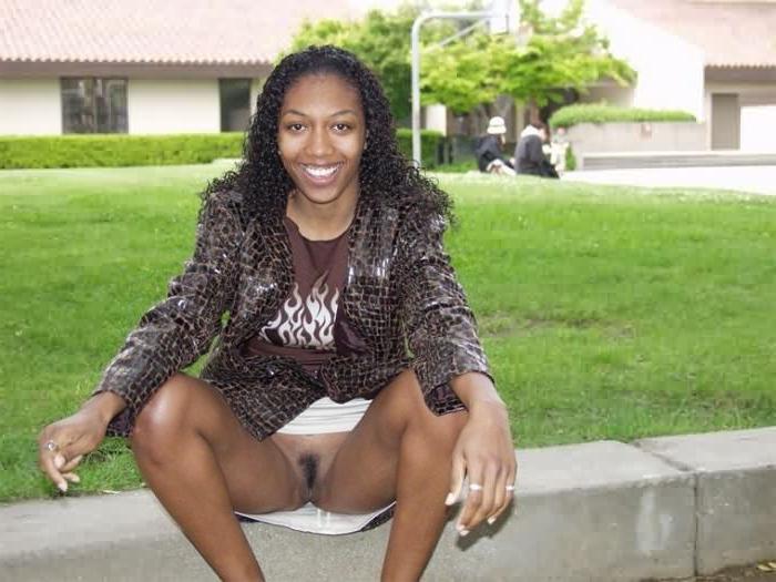 16P Black Chick Flashes Boobs n Pussy Outdoors in Public Park