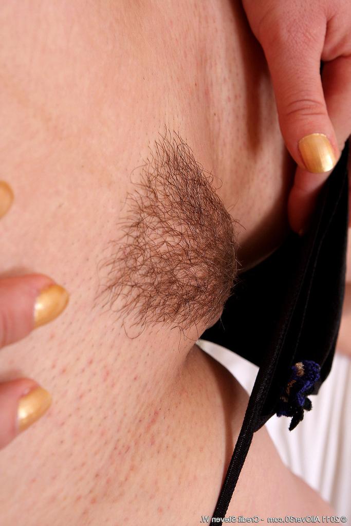 15P Horny housewife Ionella massages her mature trimmed pussy