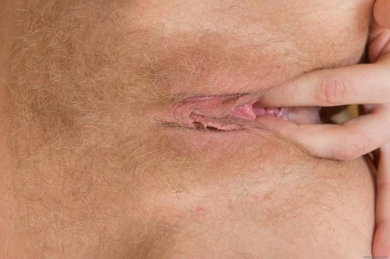 15P Natural blonde Mona spreads her pussy lips