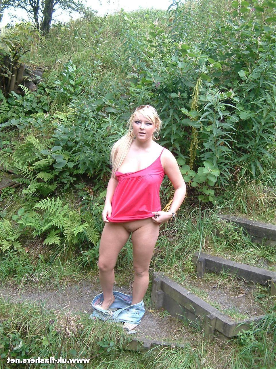 16P Sexy blonde amateur babe Lena Leigh nude in public and flashing exposed shaved p