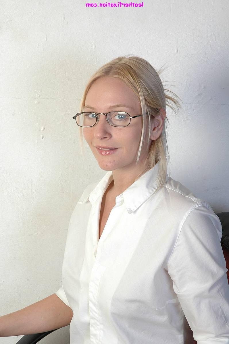 15P Sexy blonde secretary takes off her leather trench coat and teases her pussy in 