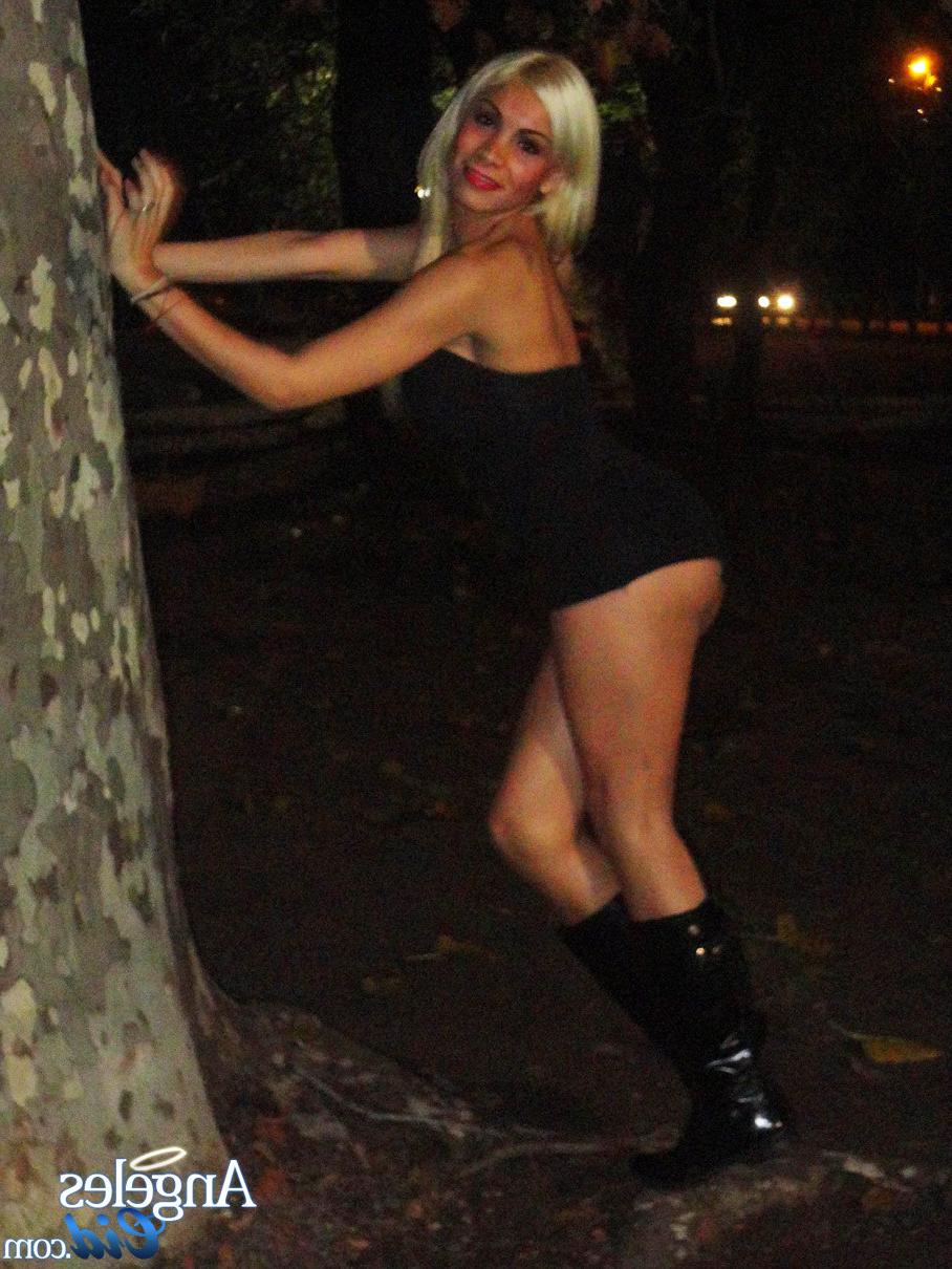 15P Gorgeous tranny flashing her cock in public