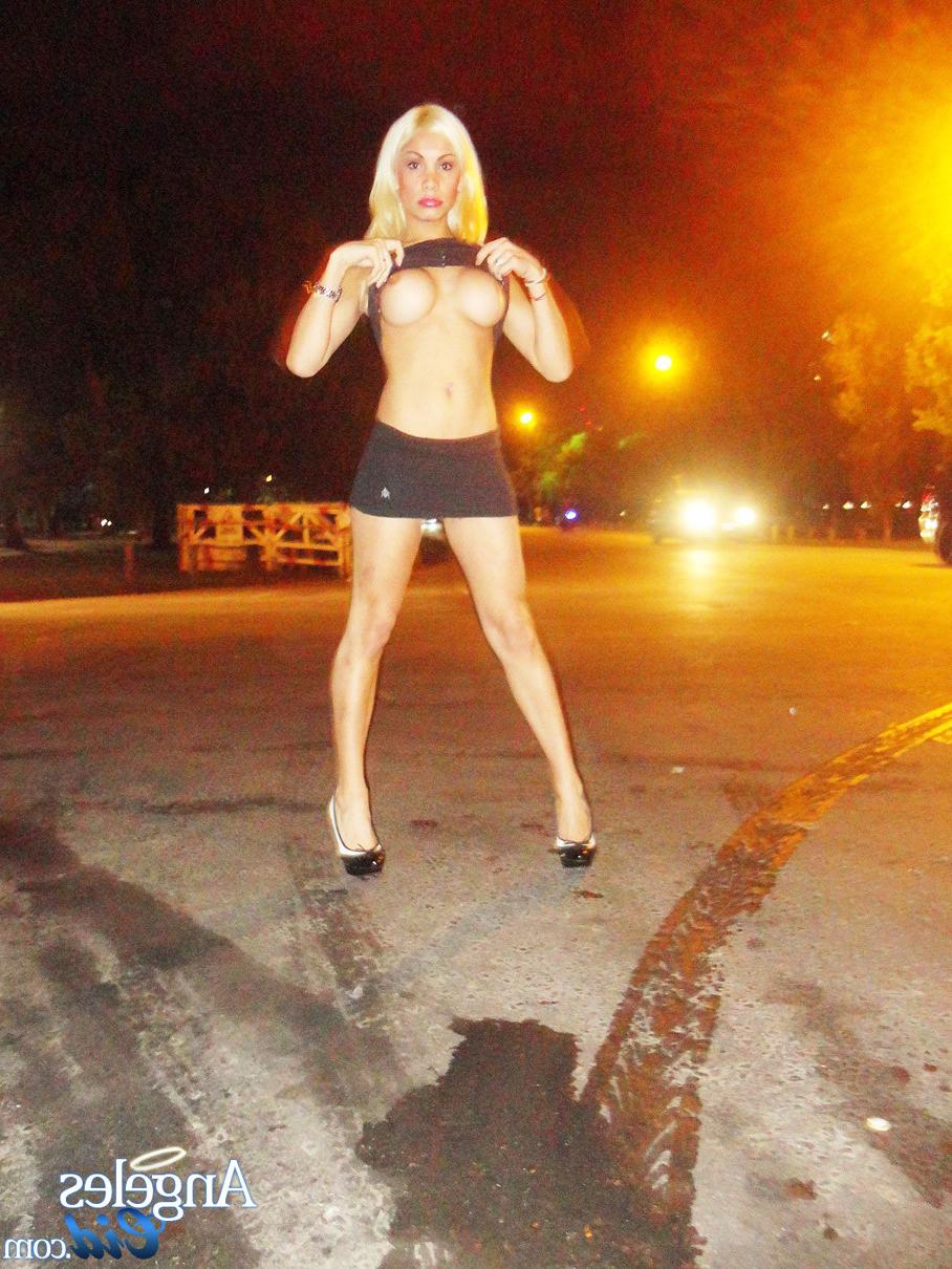 15P Gorgeous tranny flashing her cock in public