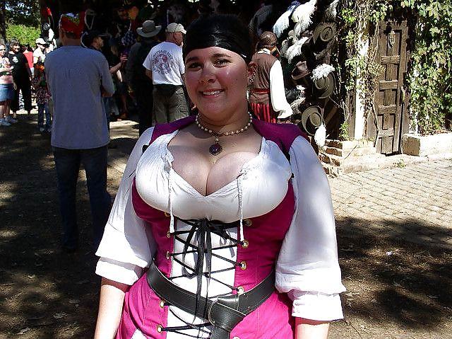 25P Ye Olde Cleavage 3