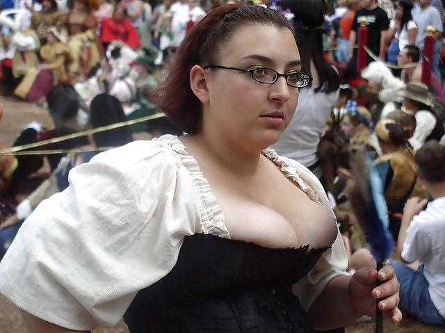 25P Ye Olde Cleavage 3