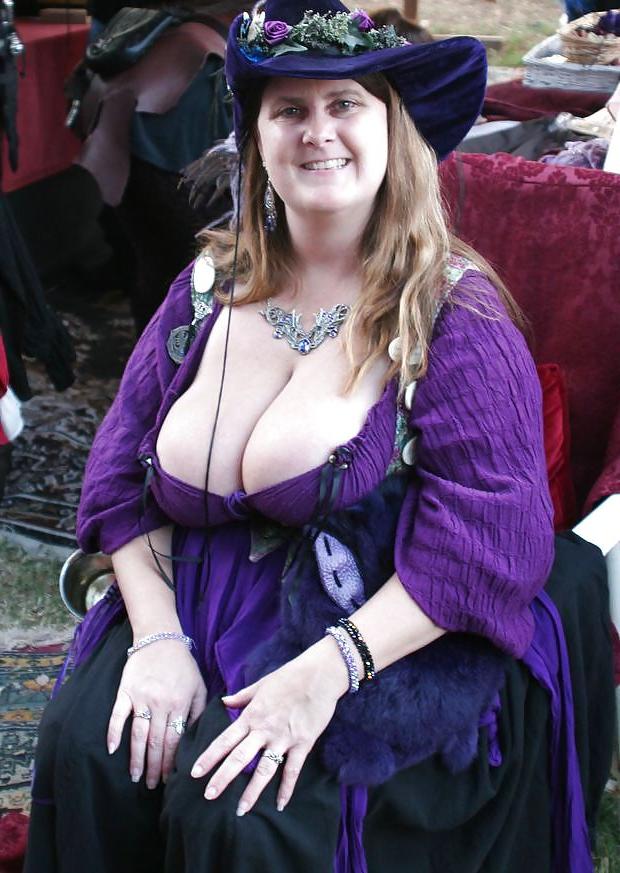25P Ye Olde Cleavage 3