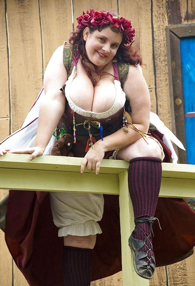 25P Ye Olde Cleavage 3