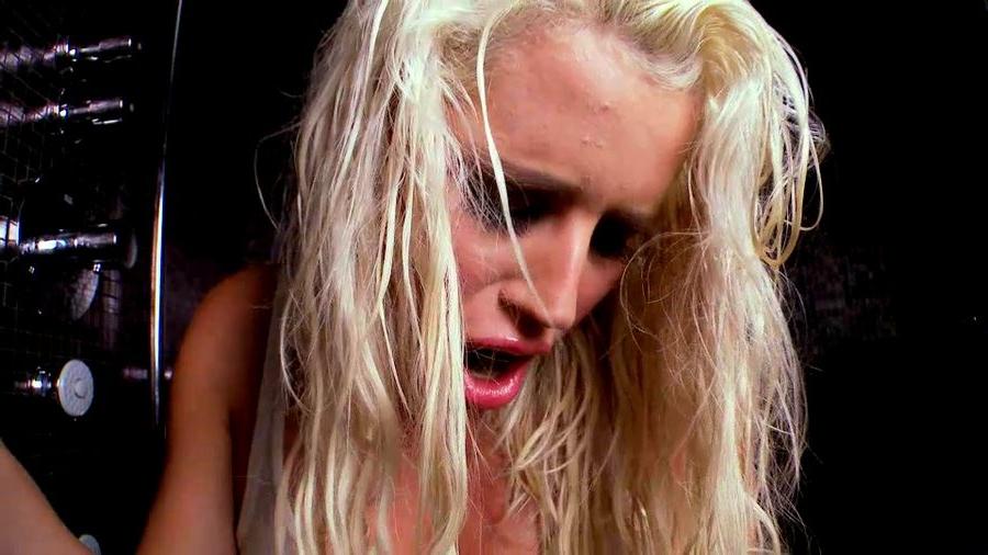15P Blonde babe Spencer Scott fingering in the shower