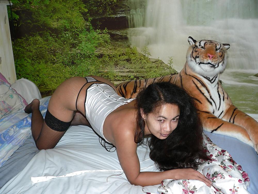 25P Amat Ayla Asian Bitch