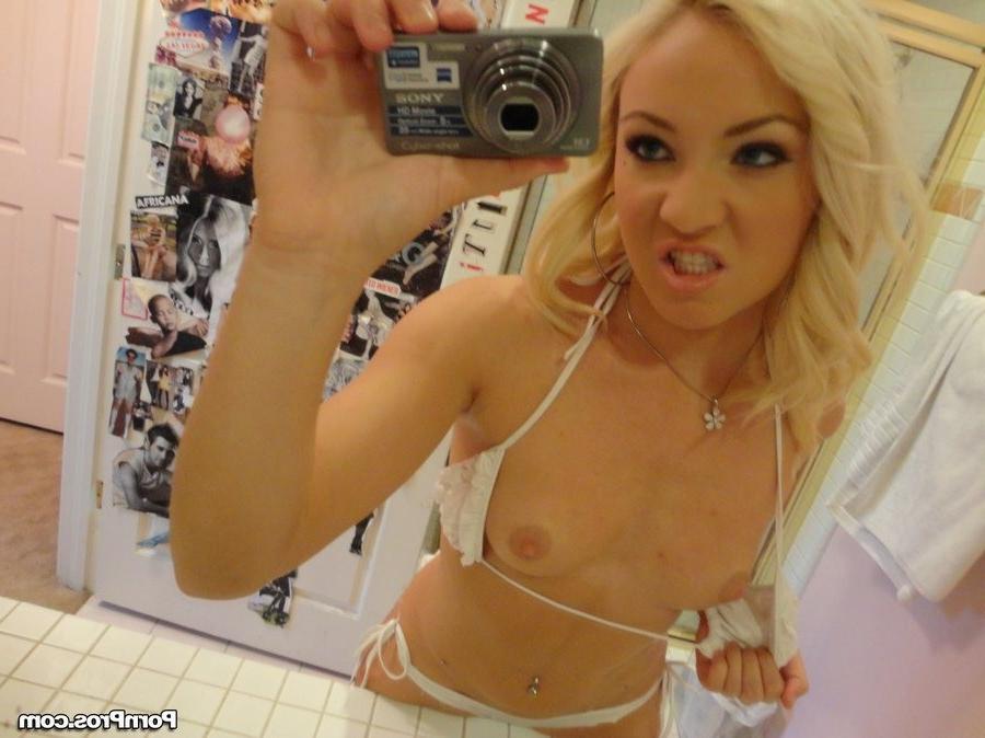 16P Sienna Splash takes pov pics of herself before sex