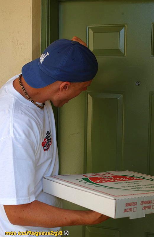15P Busty blonde Juliana give the pizza guy the tip of his life